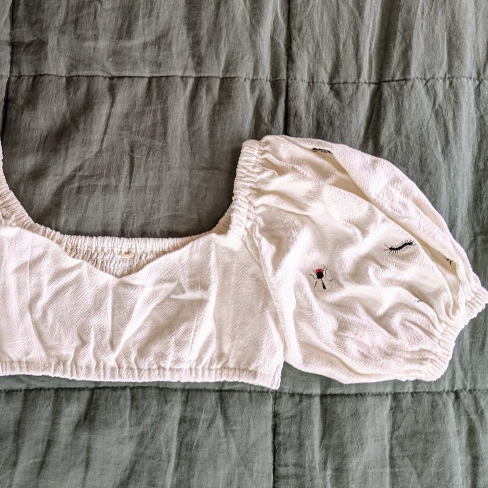 Linen Puff Sleeve Top w/ Embroidery M